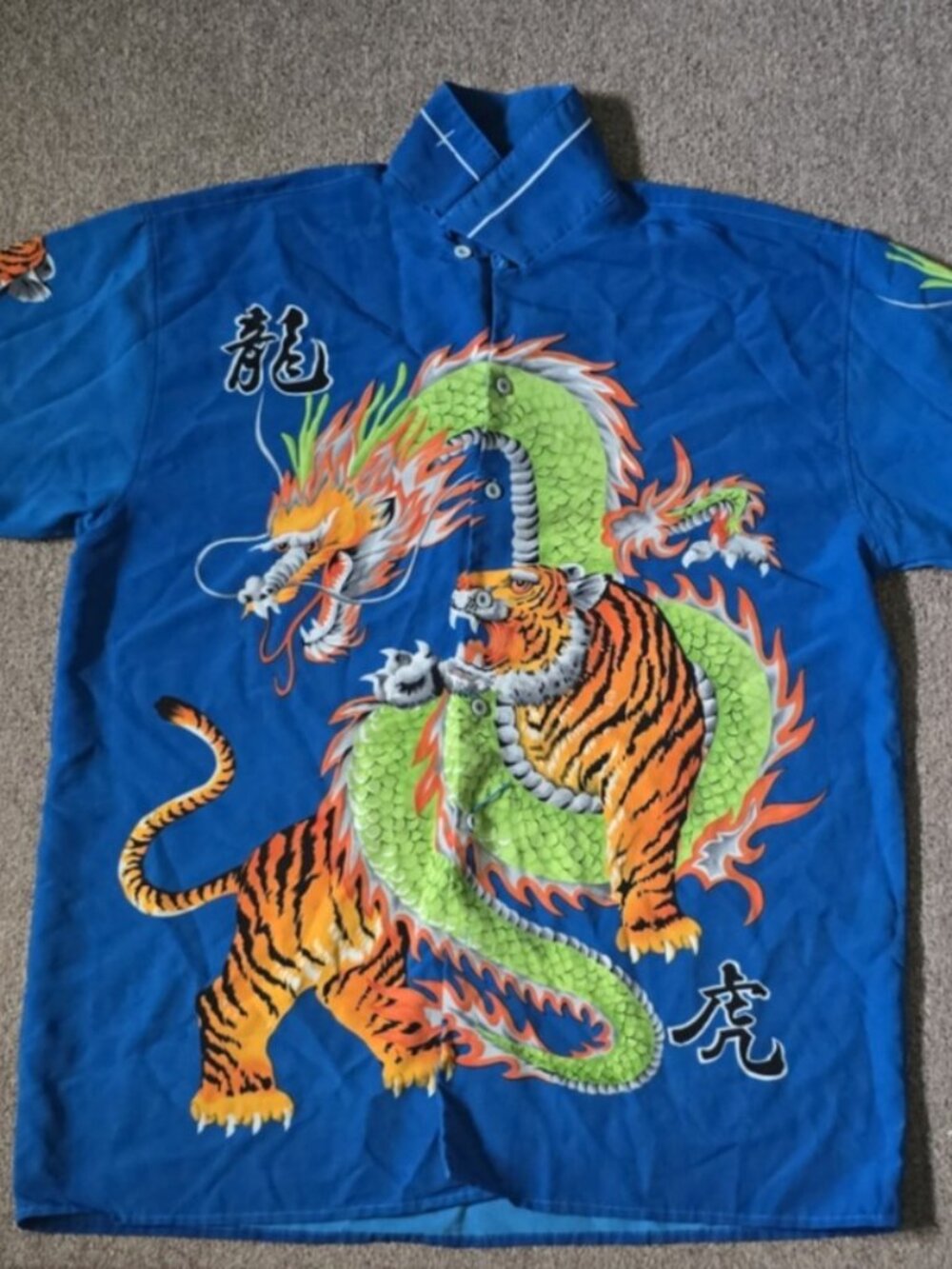 TRUST Brand Dragon & Tiger Blue Size Large Men's Short Sleeve Button Down Men's